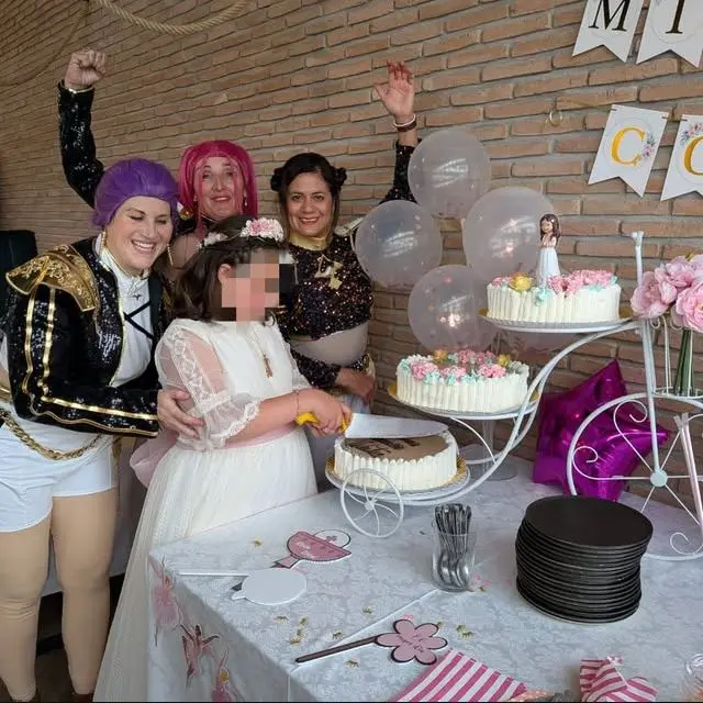 Celebración de Smile Animaciones con la cara infantil protegida
